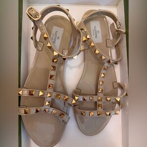 Valentino Garavani Nude Patent Rockstud T-Strap Sandals